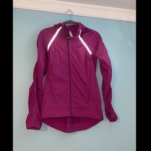 ✨Lululemon light wind breaker✨